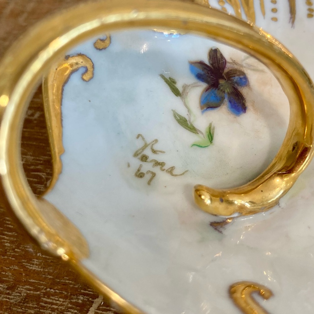 Vintage Ceramic Hand Painted Trinket Dish Signed 1967 Violets Gold Tone - Picture 2 of 13